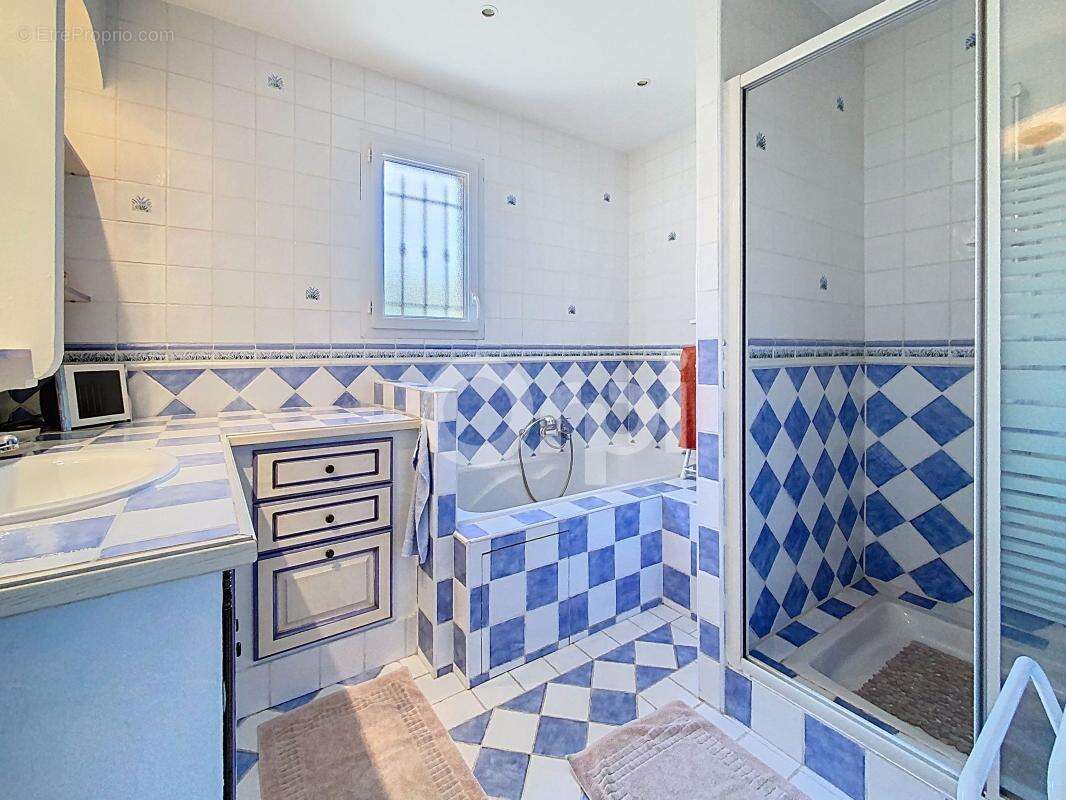 Maison à ROQUEBRUNE-SUR-ARGENS