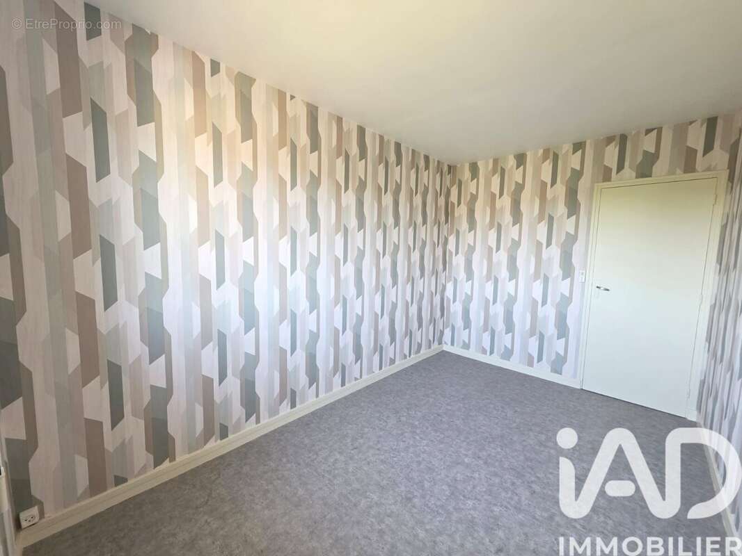 Appartement 59 m² à La Chapelle-Saint-Luc  - photo 8