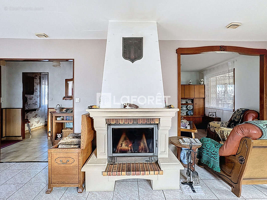 Maison à ESSERTENNE-ET-CECEY