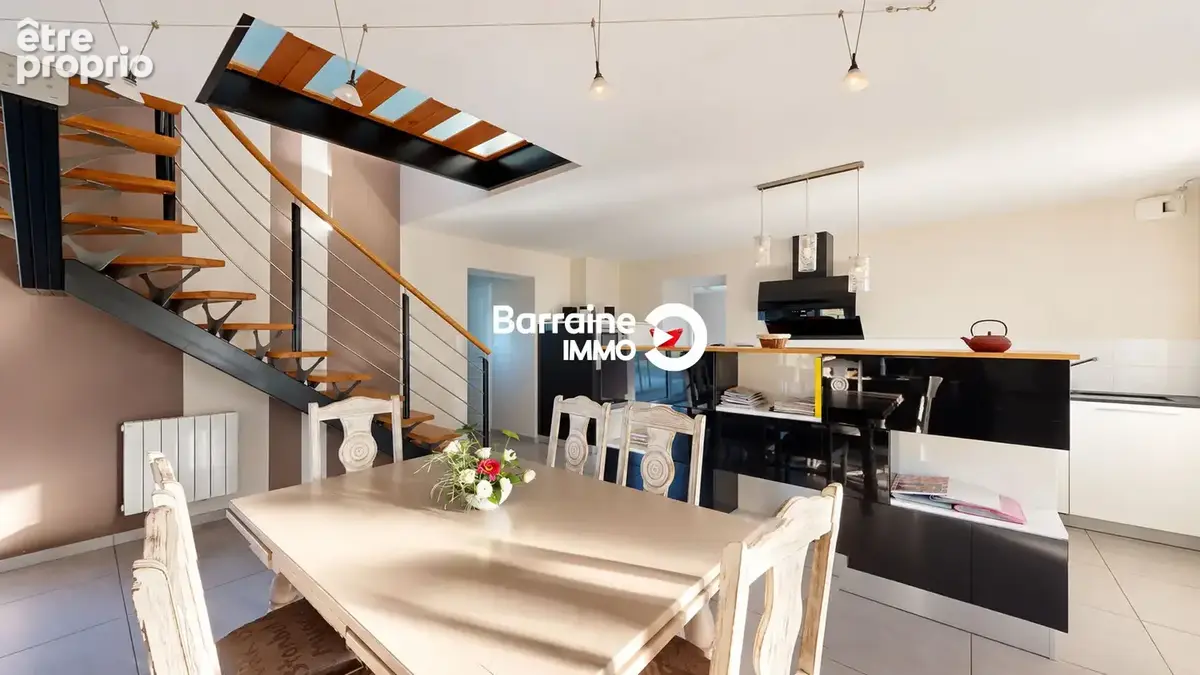 BARRAINE IMMO : Ensemble immobilier de charme - Maisons en pierre rénovées en 2015 - Hangar - 8500m²  de terrain - Réf : PZ00401 - photo 5