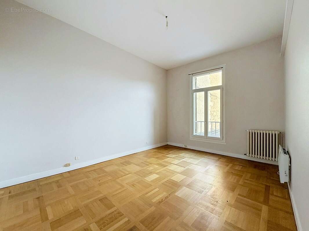 BERGERAC CENTRE – Superbe appartement de standing de 110 m² - Type 4 - avec balcon - photo 6