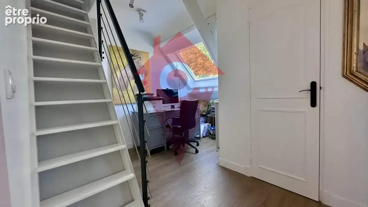 Maison familiale de 180 m2 avec piscine et jardin sans vis-à - photo 17