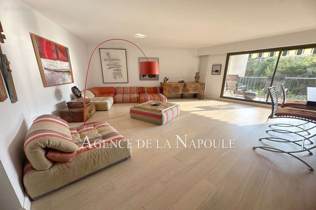 Appartement à MANDELIEU-LA-NAPOULE