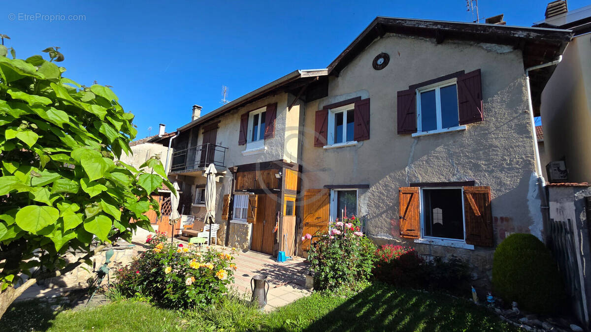 Maison à LA FRETTE