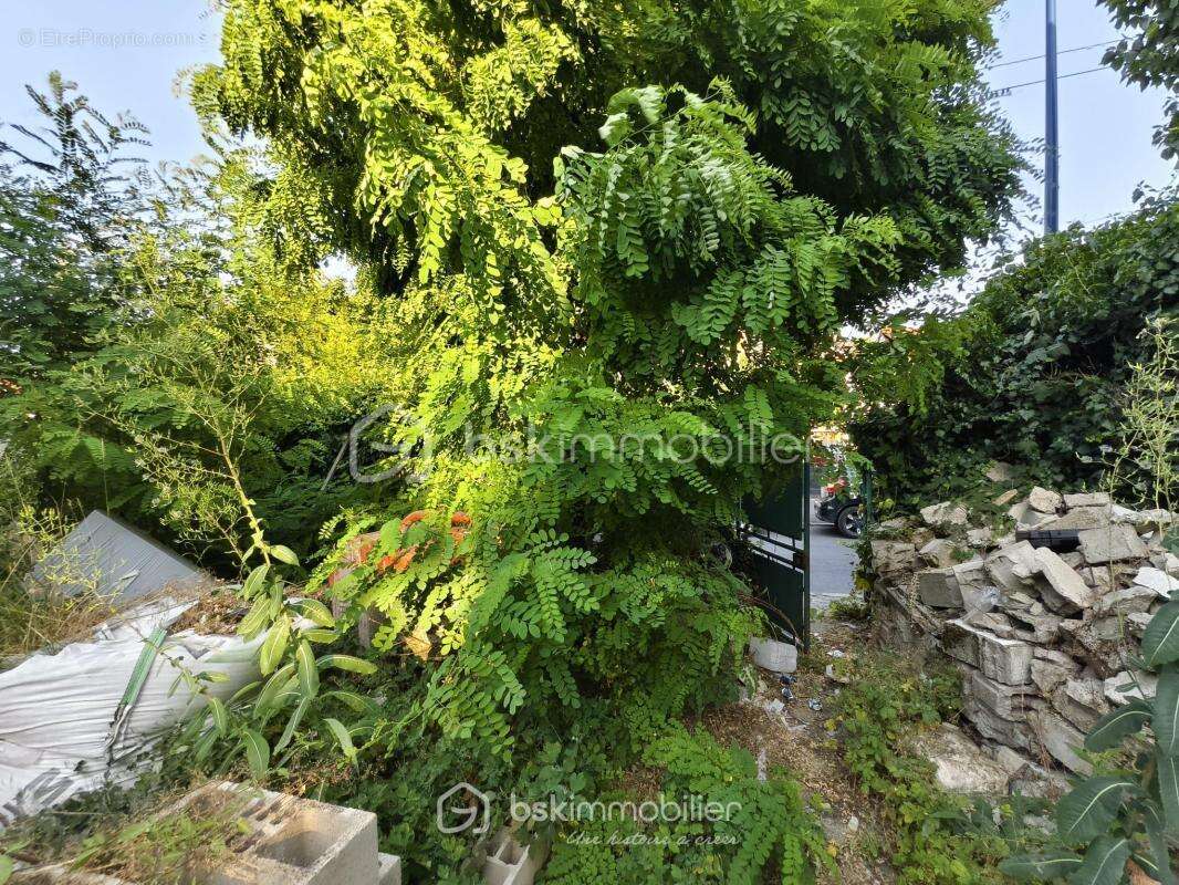 Terrain plat à bâtir de 350 m² à Drancy (Proche RER B) - photo 8