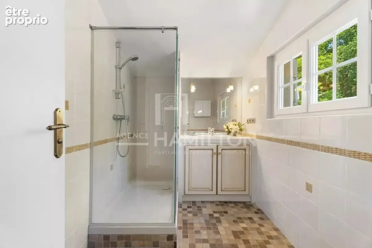 Villa provençale avec vaste terrain, piscine , 4 chambres et stu - photo 9