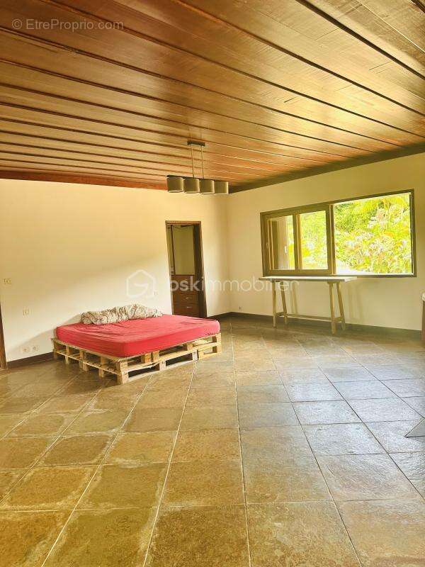 Maison à REMIRE-MONTJOLY