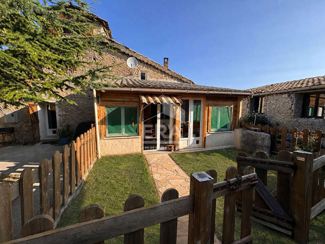 Maison à SAINT-PIERRE-AVEZ