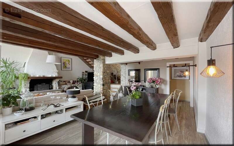 Maison à CHALLEX