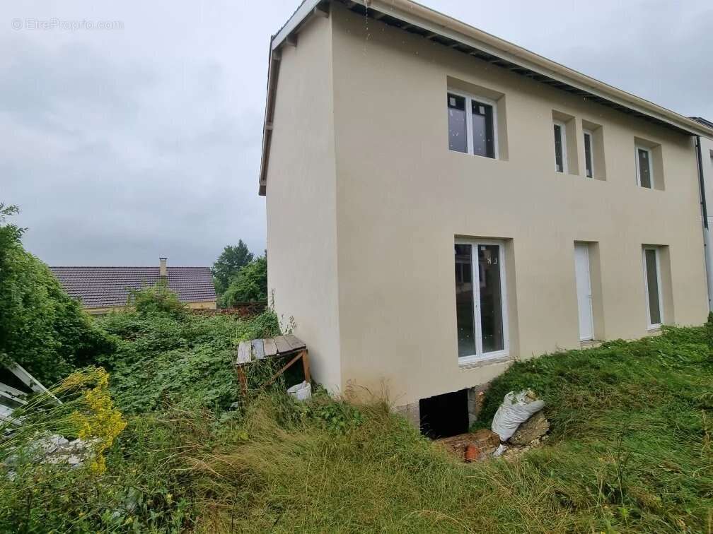 Maison à MOUROUX