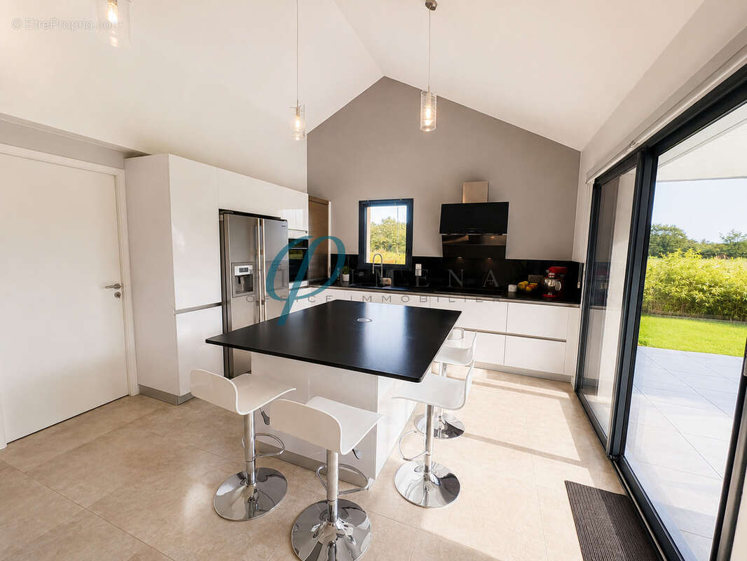 À VENDRE Maison contemporaine de160 m2, Terrain +1500 m2, Calme absolu et vue dégagée, garage. - photo 6
