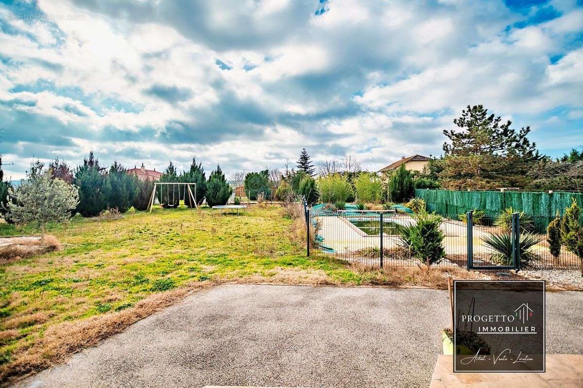 Maison de 205 m2 sur 1500 m2 - photo 2