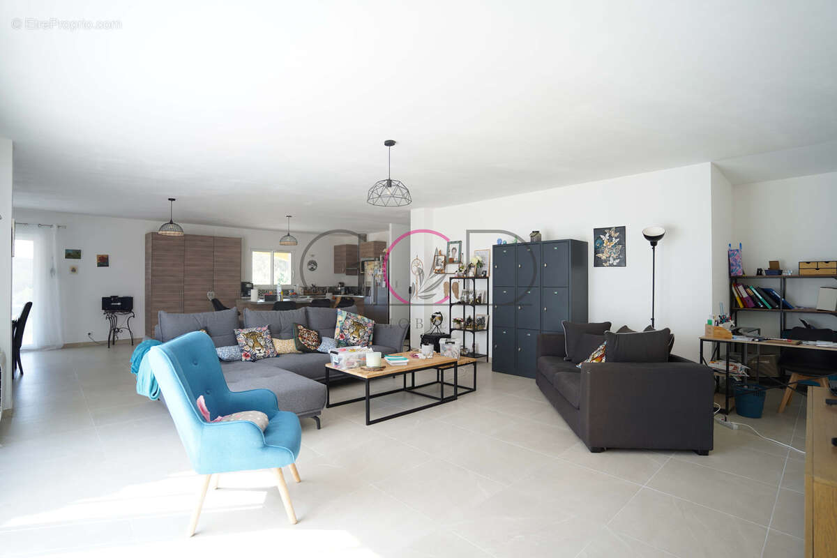 Maison à VENTABREN