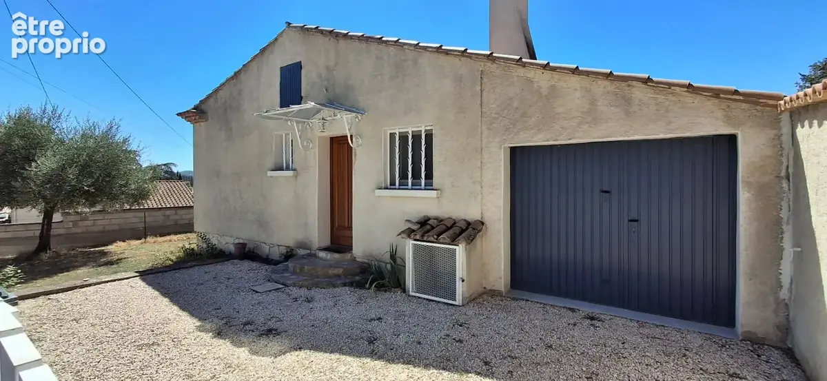 Montfrin Villa garage et terrain - photo 9