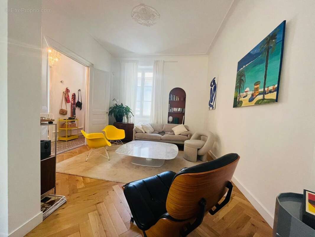 Maison entièrement rénovée sur jardin clos sans vis-à-vis de 200 m² - photo 3
