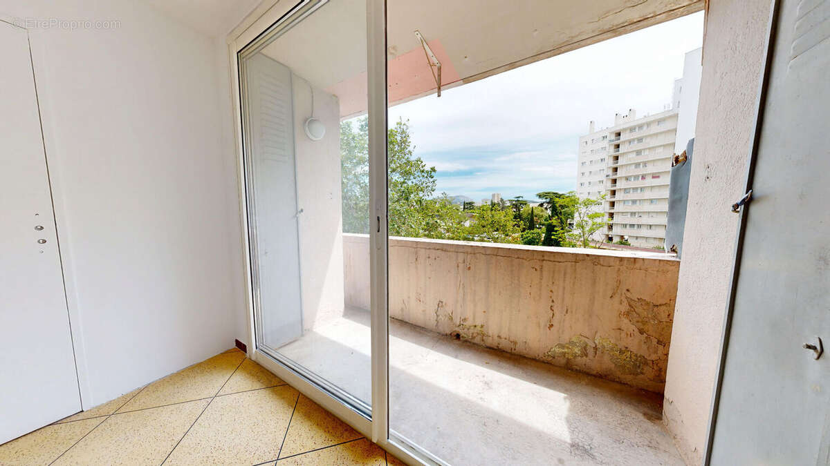 A vendre - Appartement T3 avec Balcon au calme absolu  et Vue Colline ? Parc Sévigné, Marseille 13009 - photo 2
