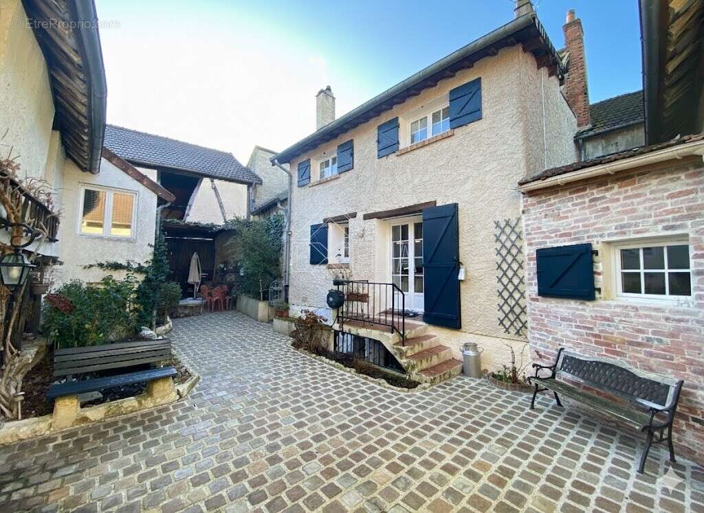 Maison à FRENEUSE