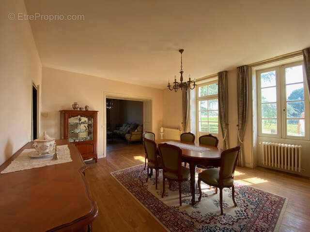 COZES Ancienne propriété viticole 305 m2 habitables 7 chambres 17 pièces au total - photo 9