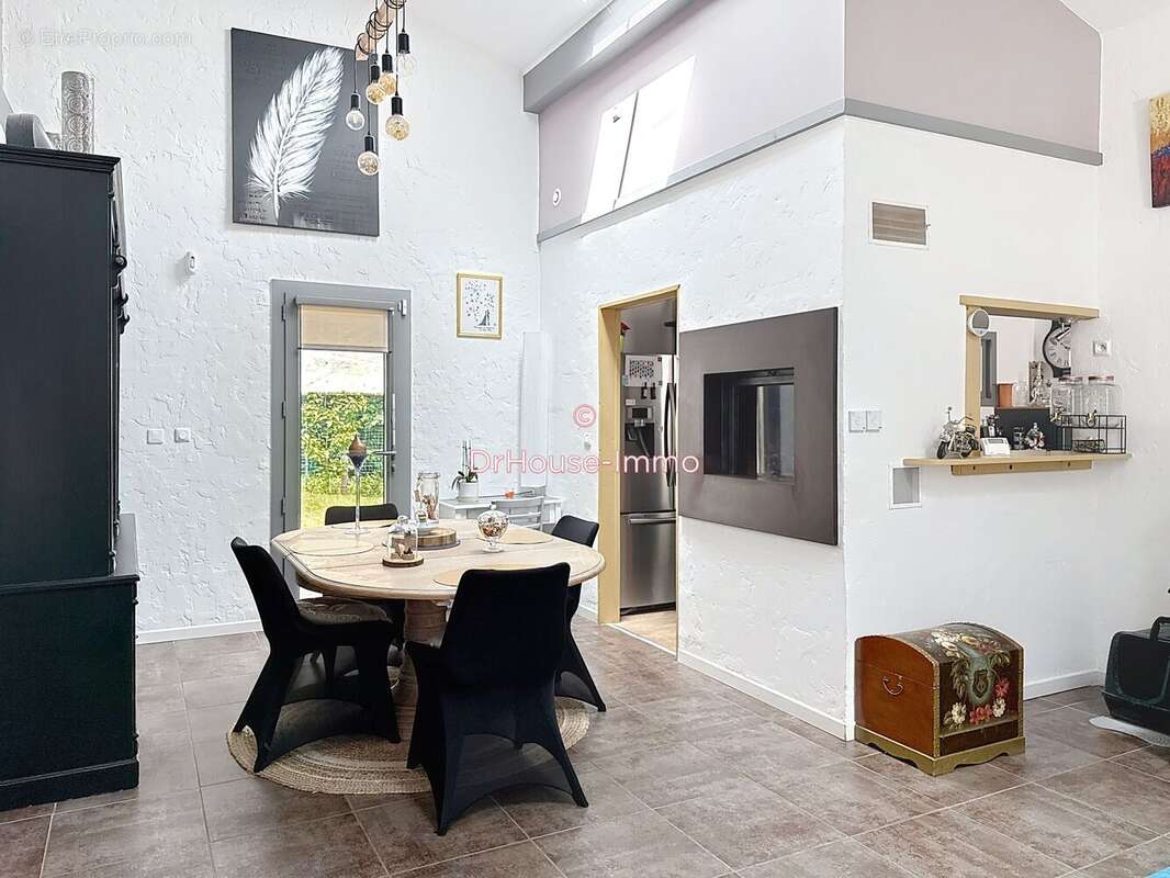 Maison à NOTRE-DAME-DE-SANILHAC