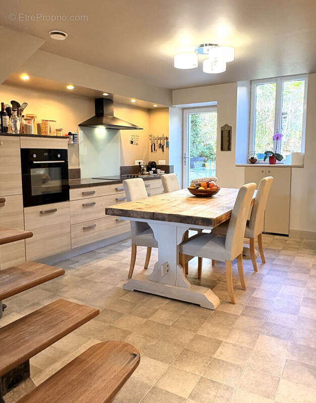 Cuisine aménagée et équipée - Maison à BAGAT-EN-QUERCY