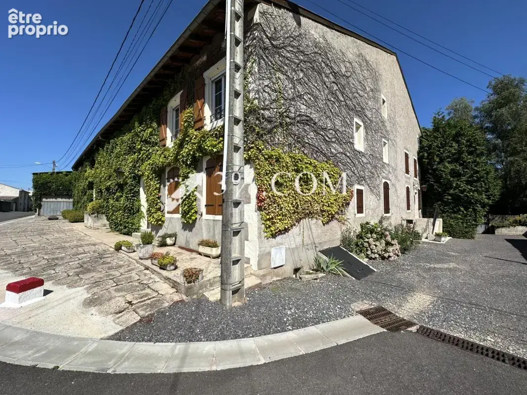Maison de village 300 m2 - terrain 8.5 hectares - box pour c - photo 5