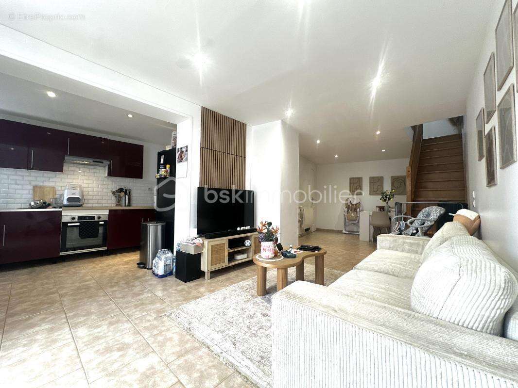Ensemble immobilier à Égreville. Idéal investisseur ou résidence principale avec revenu locatif - photo 2