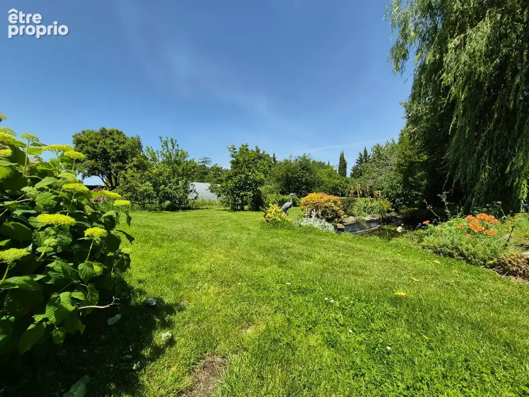 Maison avec nombreuses dépendances, studio et terrain constructible de plus de 3 000 m² - photo 15