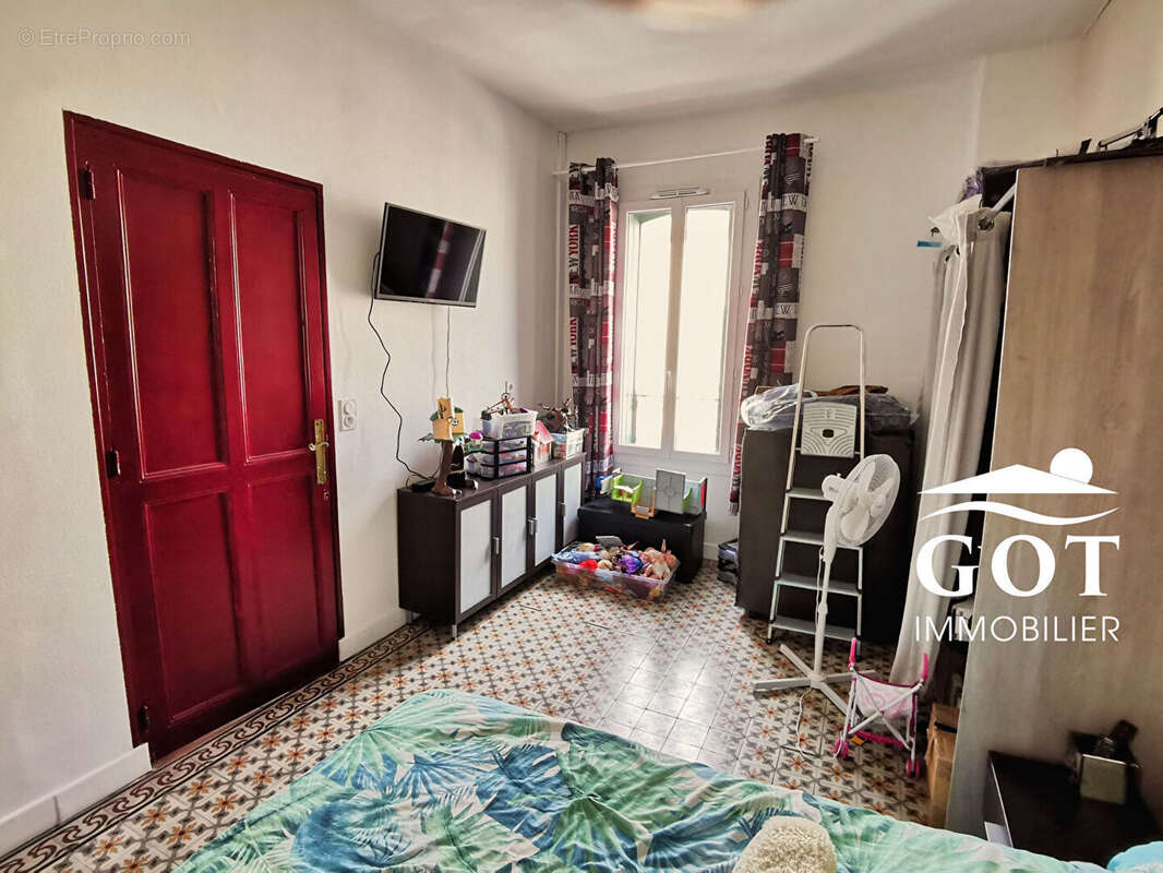 Maison à SAINT-LAURENT-DE-LA-SALANQUE