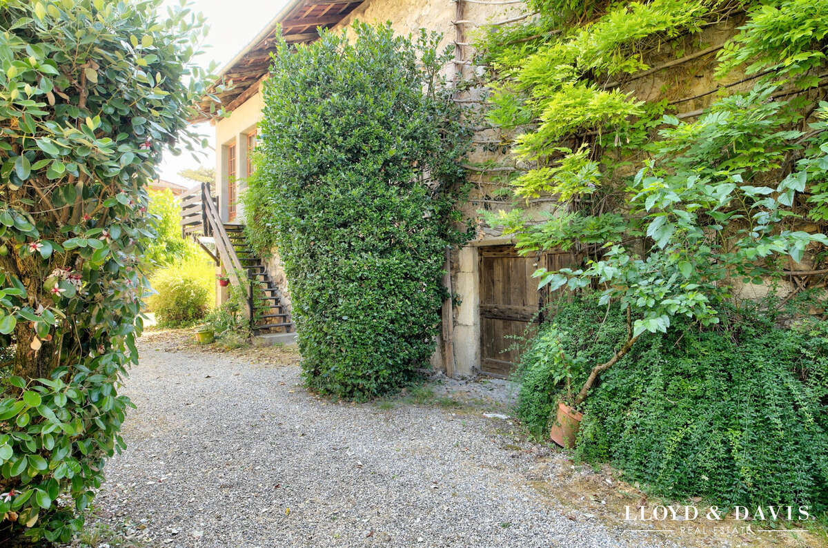 Maison 273 m² à Sainte-Marie-D'alloix  - photo 4
