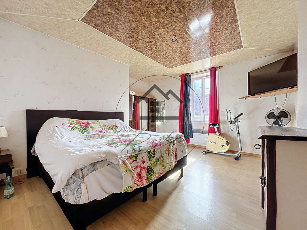 Maison à CIRES-LES-MELLO
