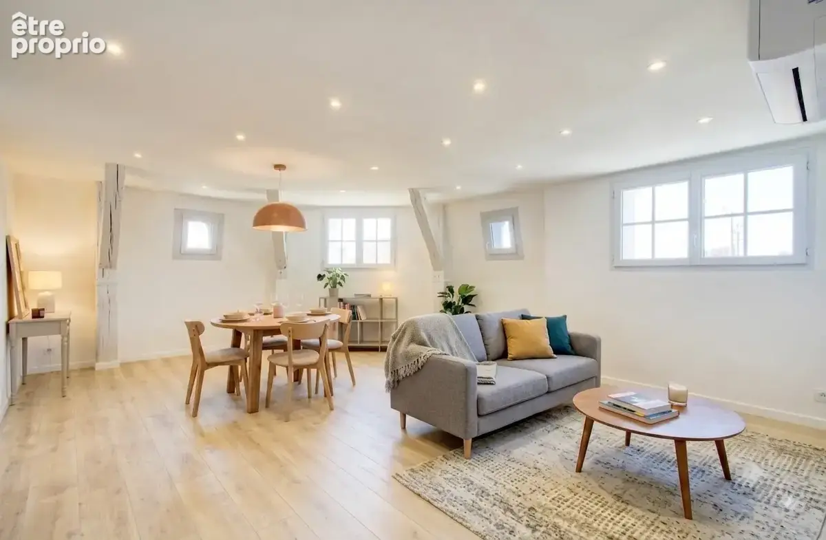 Toulon Haute ville dans belle copropriété avec ascenseur appartement rénové en dernier étage - photo 1