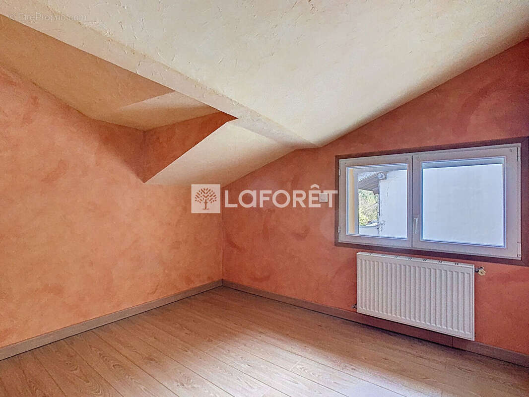Maison 138 m² avec 4 chambres et jardin, Verrières - photo 11