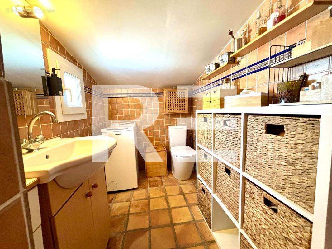 Commerce à SAINTES-MARIES-DE-LA-MER