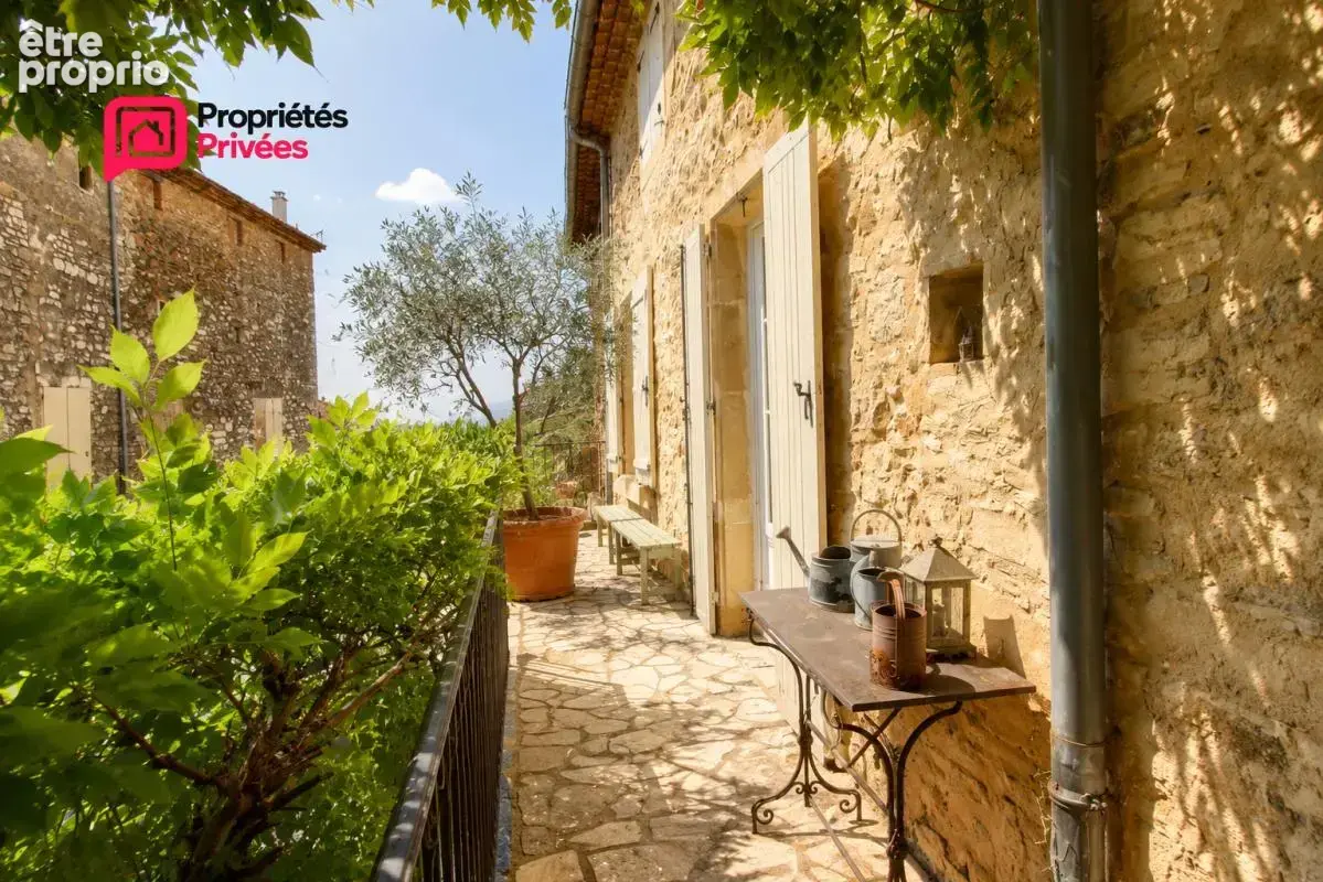 ALES en périphérie à Saint-Hilaire-de-Brethmas   Superbe Appartement P4 de caractère dans un mas du XVIII siècle, avec patio pri - photo 4