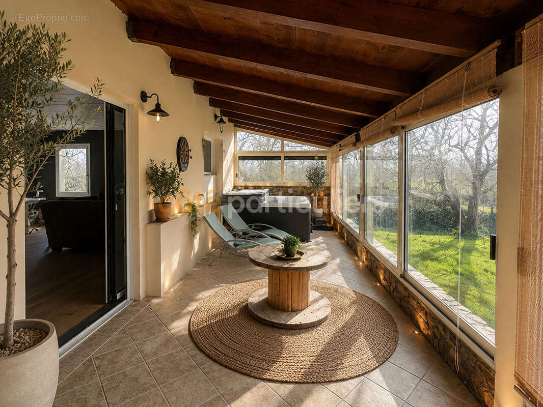 SOUS OFFRE -- Maison familiale 150m² -- Aubigny les Clouzeaux -- 5 chambres --- jardin paysager -- véranda avec spa - photo 6