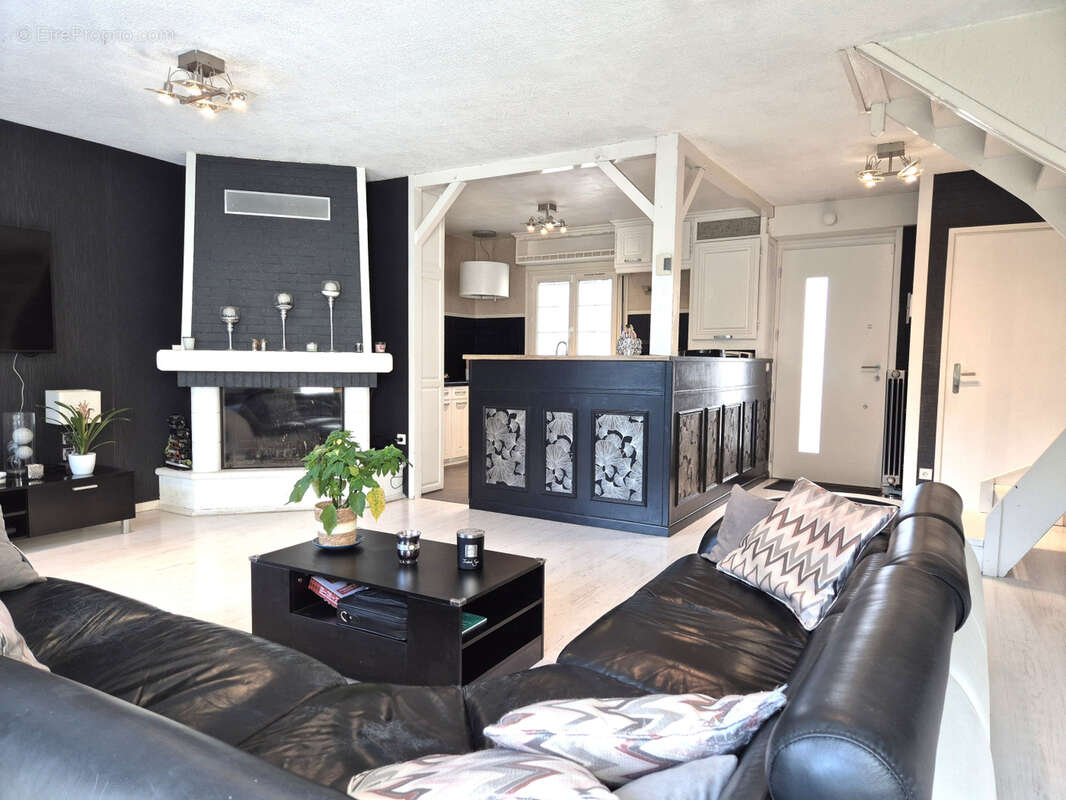 Maison à SAINT-PIERRE-DU-PERRAY