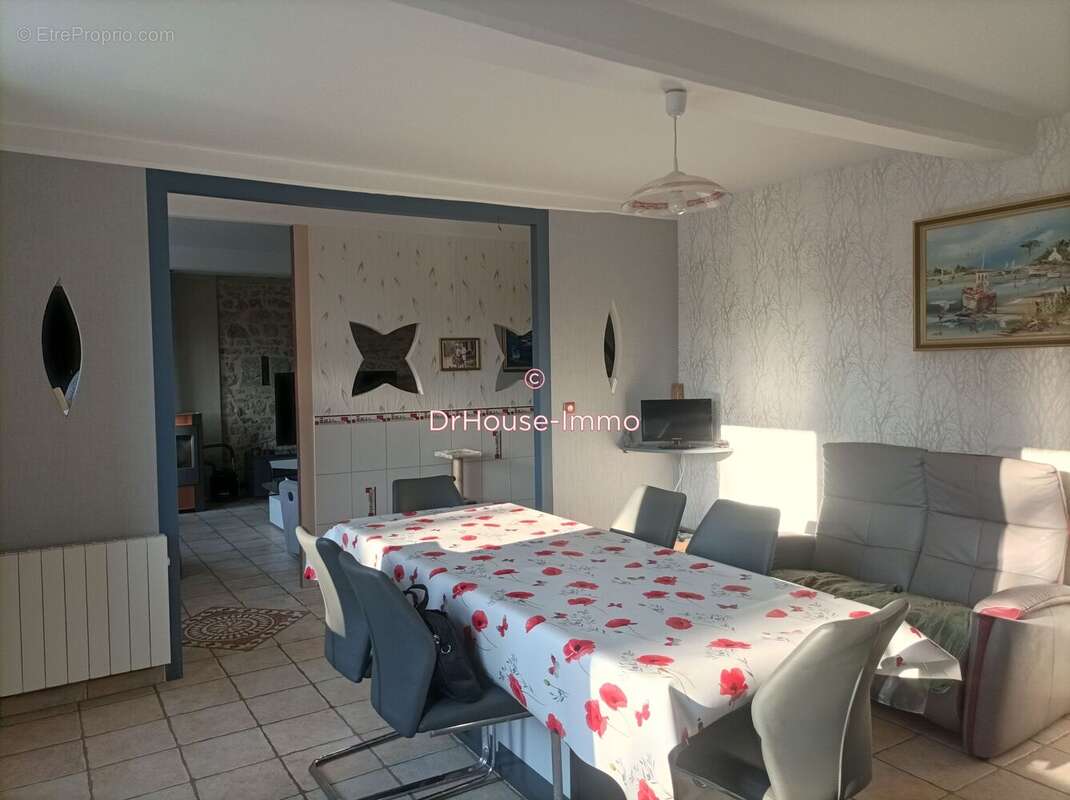 Maison à LA SELLE-SUR-LE-BIED