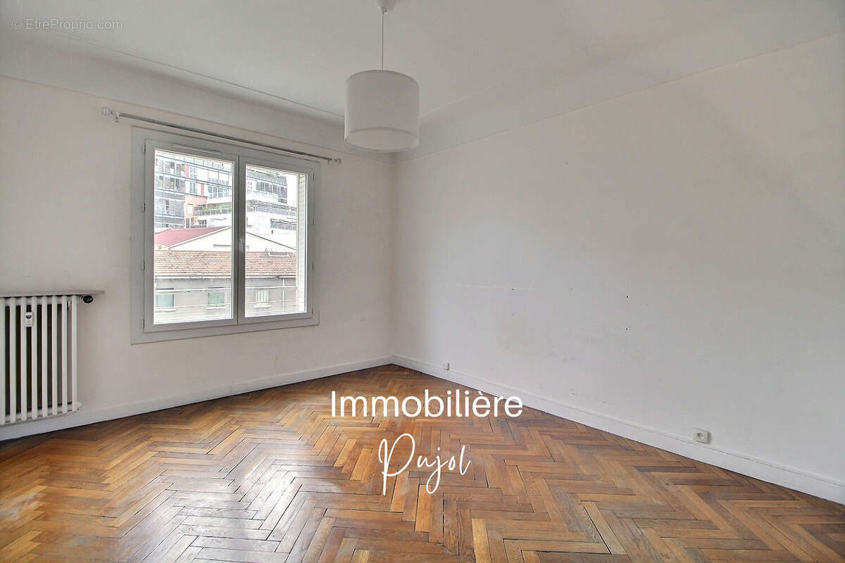 Appartement à MARSEILLE-6E