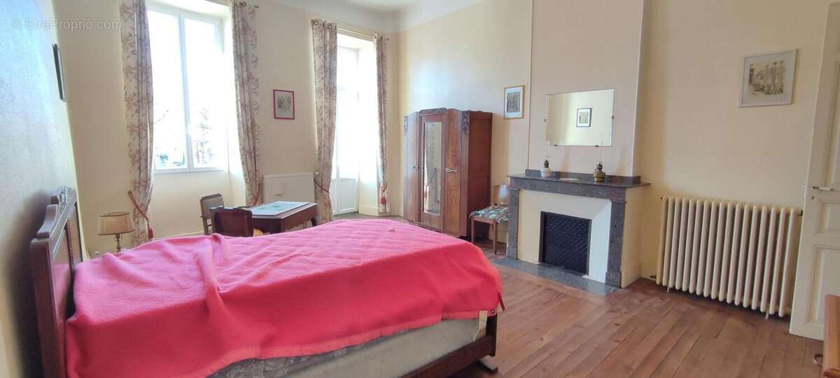 Maison à VIC-EN-BIGORRE