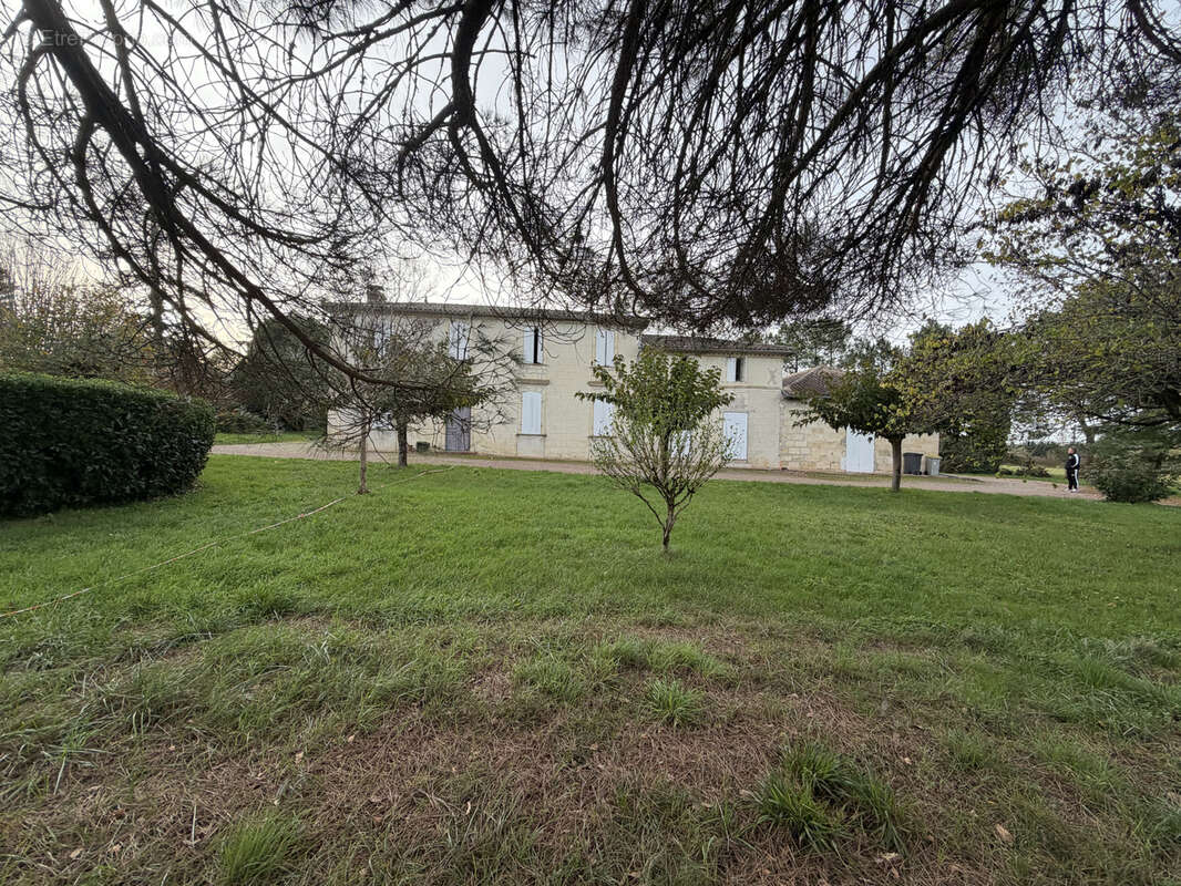 Maison à BEYCHAC-ET-CAILLAU