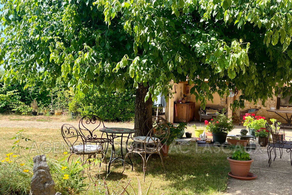 Maison 257 m² à Plazac  - photo 8