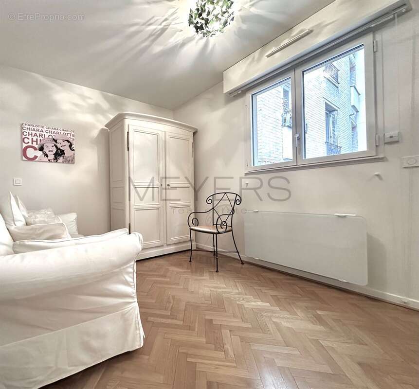 Appartement à PARIS-16E