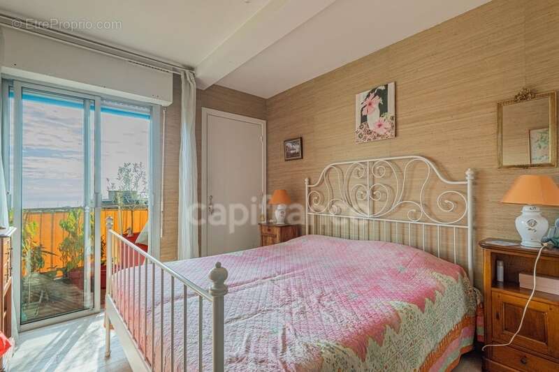 Appartement à SAINT-LAURENT-DU-VAR