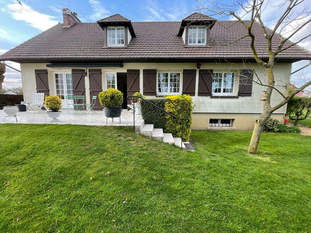 Maison à FAVEROLLES