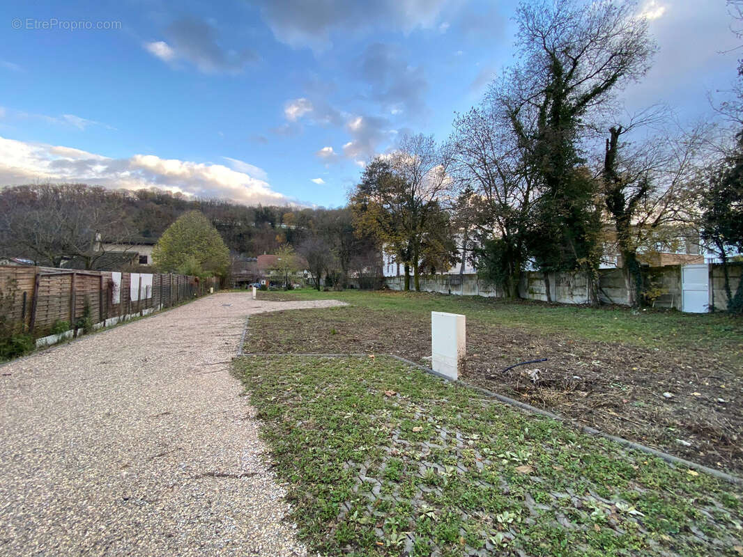 Terrain à ECHIROLLES