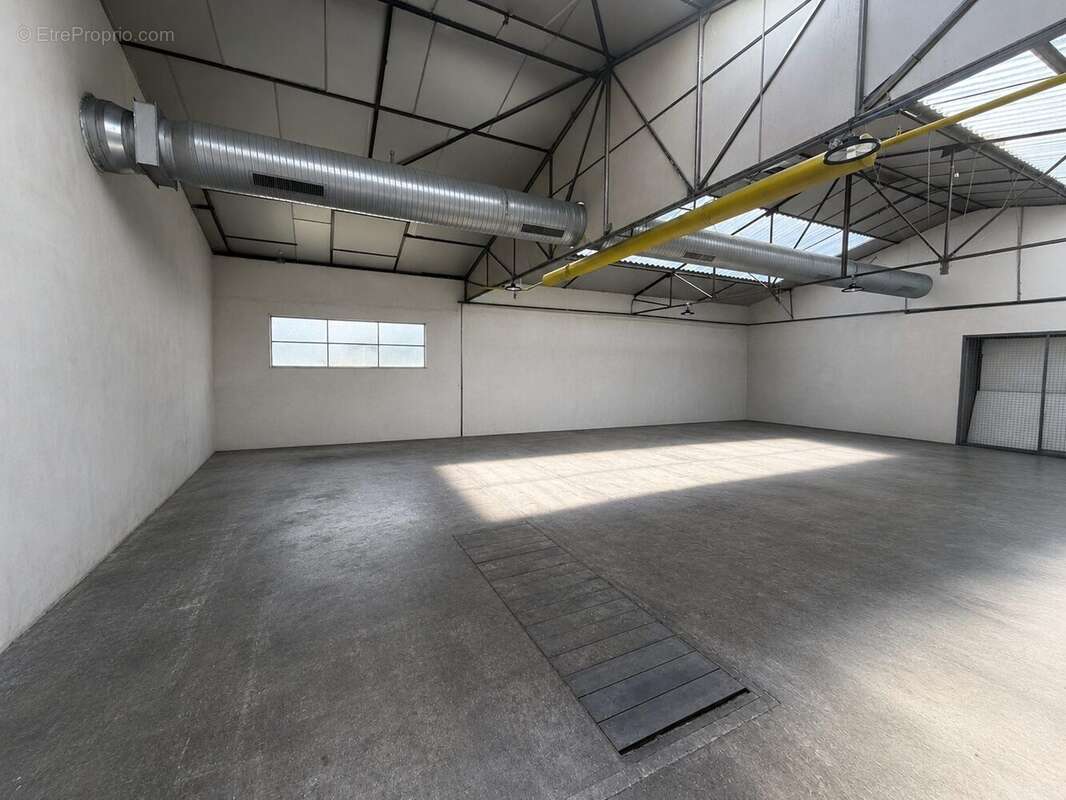 Commerce 2596 m² à Saint-Lubin-Des-Joncherets  - photo 9