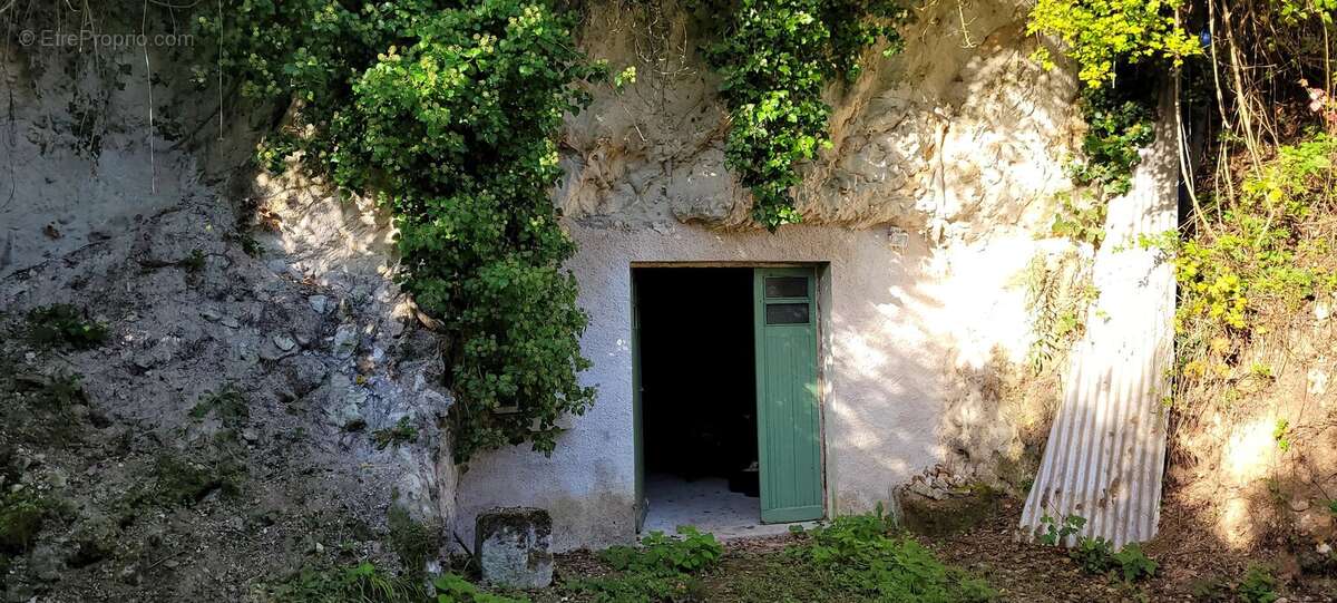 Maison à LES ROCHES-L'EVEQUE