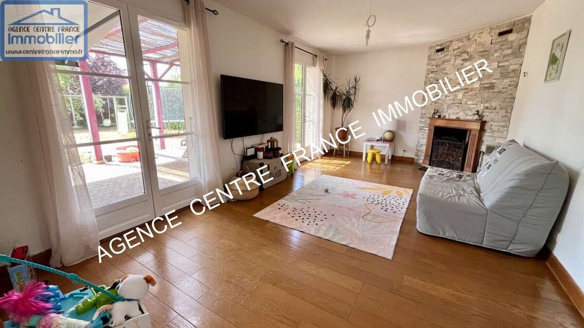 DPE C. A 10mns au sud de Bourges. Maison de 4 chambres avec piscine et jardin - photo 2