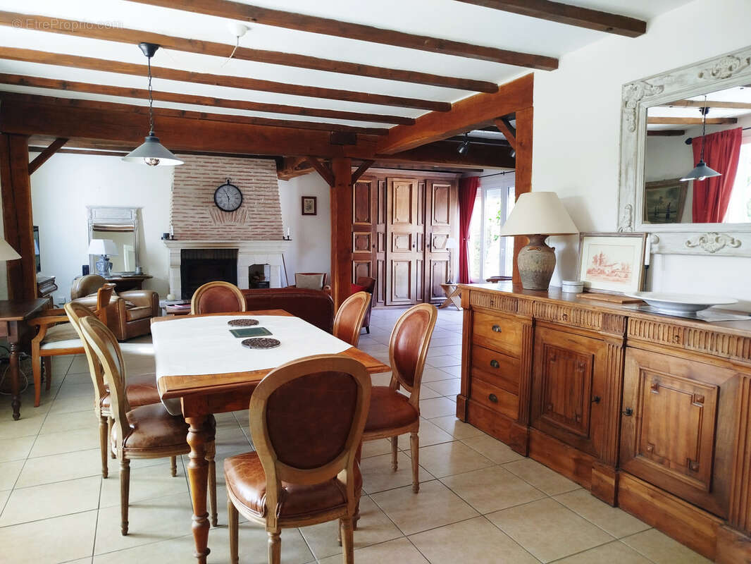 Belle maison familiale de 159 m2 avec piscine sur une parcelle arborée de 2 363 m2 - photo 5