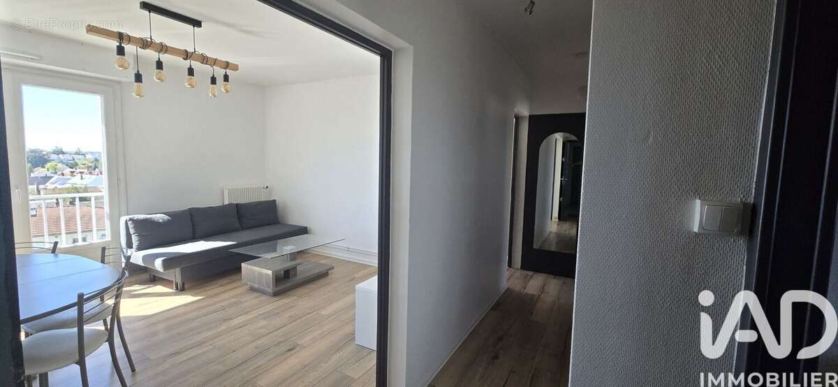 Photo 6 - Appartement à LA CHAPELLE-SAINT-MESMIN